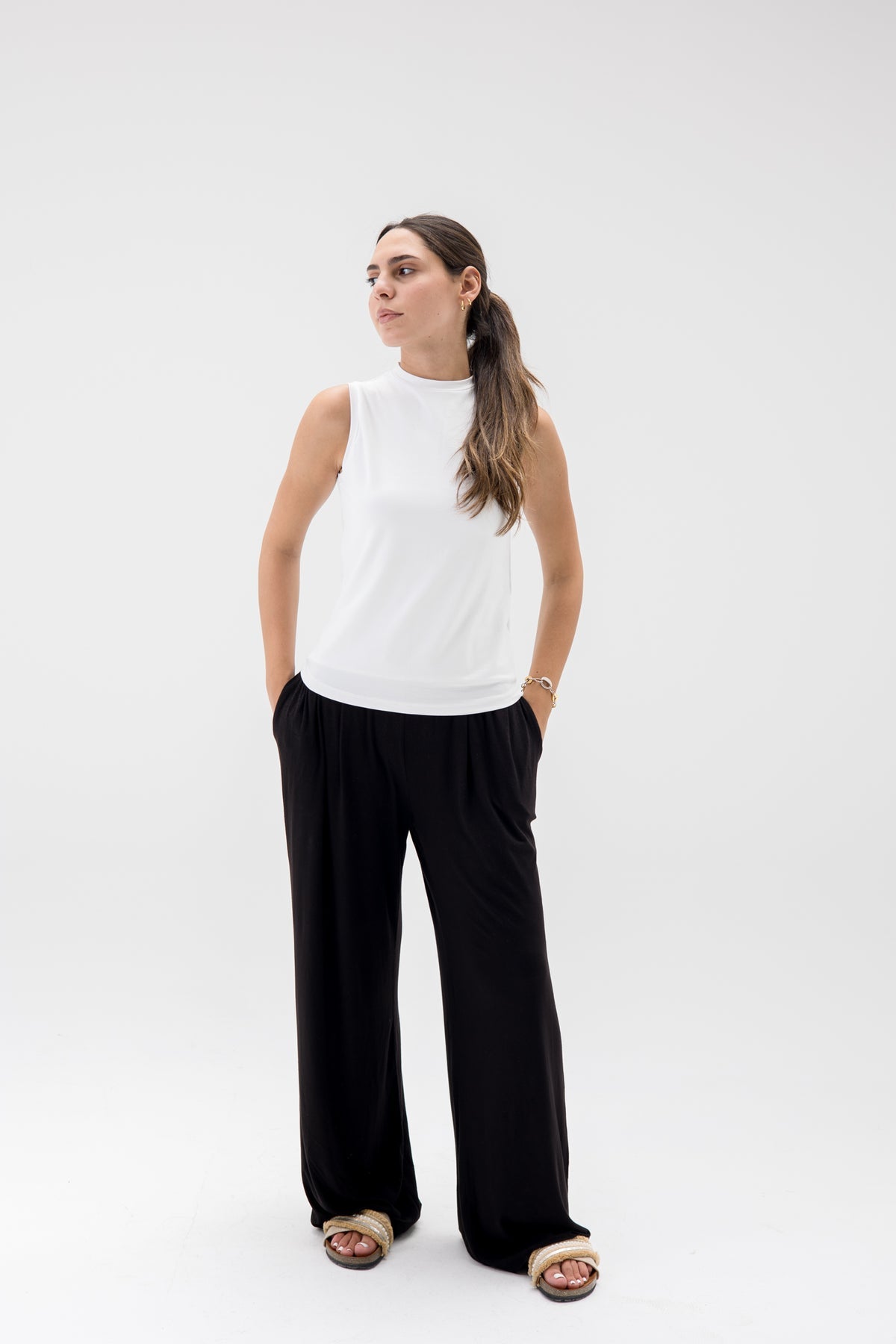 Basic Sleeveless Undershirt
